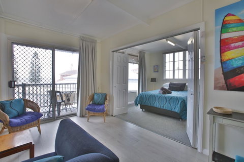 Pale Pacific Holiday Units - Airlie Beach Holiday 24