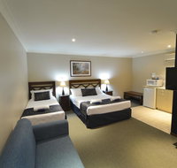 Wattle Grove Motel - Airlie Beach Holiday