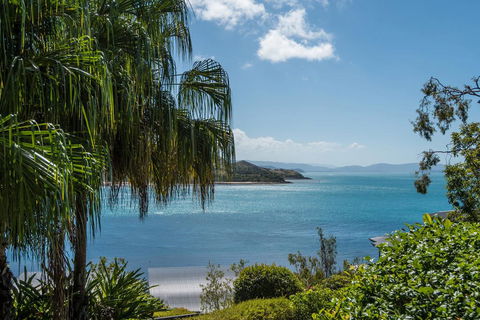 Waves 3 Luxury 3 Bedroom Endless Ocean Views Central Location + Buggy - Airlie Beach Holiday 3
