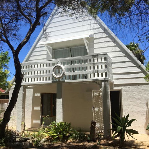 White Cottage - Airlie Beach Holiday 3
