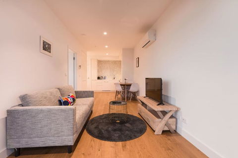 Whitehorse Tower Deluxe 1 Bedroom With View - Airlie Beach Holiday 2