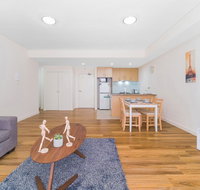 Wolli Creek Airport Serviced 2 Bedroom Apartment - Airlie Beach Holiday