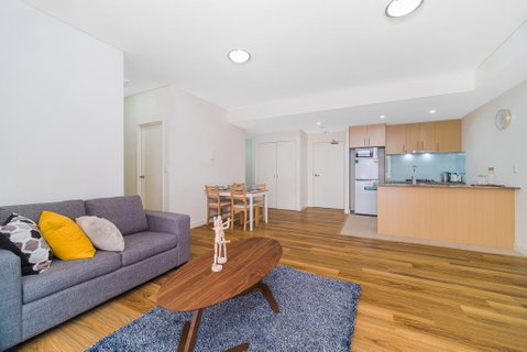Wolli Creek Airport Serviced 2 Bedroom Apartment - Airlie Beach Holiday 1
