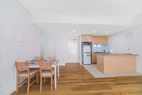 Wolli Creek Airport Serviced 2 Bedroom Apartment - Airlie Beach Holiday 3