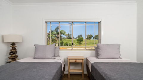Your Luxury Escape - Byron Sunset Breeze - Airlie Beach Holiday 2