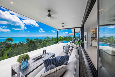 \'Nine Islands\' Airlie Beach Luxury Holiday Home with ocean views