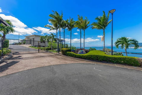 \'Whitsunday Escape\' - Expansive Coral Sea Views And Private Infinity Pool - Airlie Beach Holiday 2