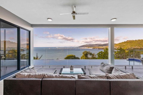 \'Whitsunday Escape\' - Expansive Coral Sea Views And Private Infinity Pool - Airlie Beach Holiday 0