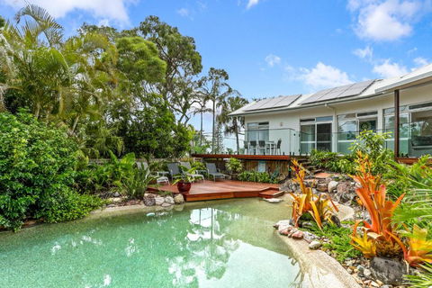 A Tropical Family Oasis In Sunshine Beach - Airlie Beach Holiday 0