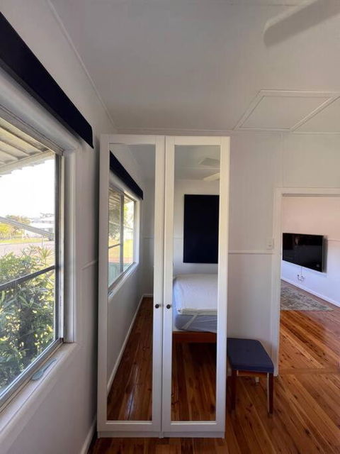 A Delightful Two-bedroom Cottage On Toowoon Bay. - Airlie Beach Holiday 4