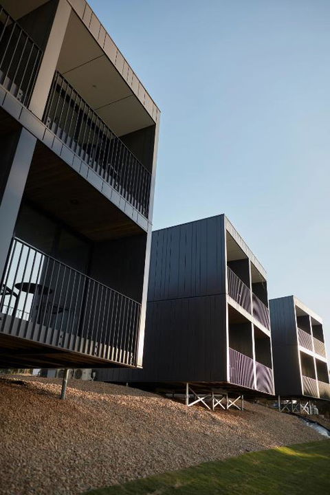 Accommodation @ Curlewis - Airlie Beach Holiday 2