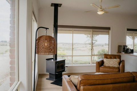 Adelaide Hills Country Paradise - Airlie Beach Holiday 0