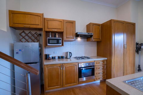 Alfies On Albert Daylesford - Airlie Beach Holiday 3