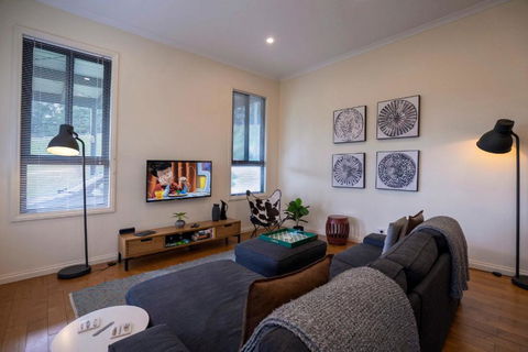 Alfies On Albert Daylesford - Airlie Beach Holiday 0