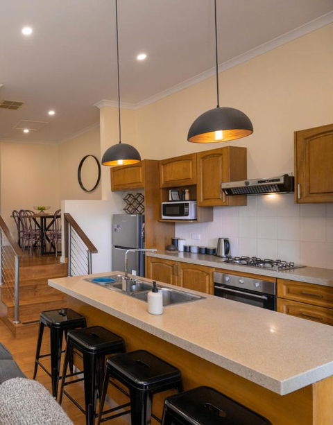 Alfies On Albert Daylesford - Airlie Beach Holiday 2