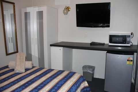 Alpine Heritage Motel - Airlie Beach Holiday 4