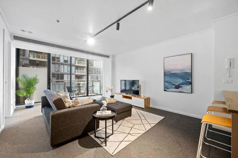 Amaya-Modern Southbank Living-Close To Crown & Yarra River - Airlie Beach Holiday 3