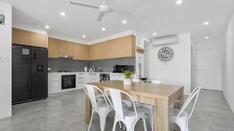 Anchors Away - Waterfront Unit - Airlie Beach Holiday 3