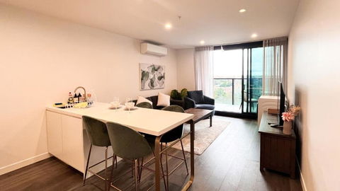 Apartment Next To Public Station, BoxHill Central, 2 Bedrooms, Free Parking And Wifi - Airlie Beach Holiday 1