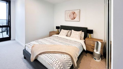 Apartment Next To Public Station, BoxHill Central, 2 Bedrooms, Free Parking And Wifi - Airlie Beach Holiday 3