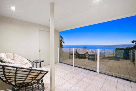 Arthurs Views - Airlie Beach Holiday 1