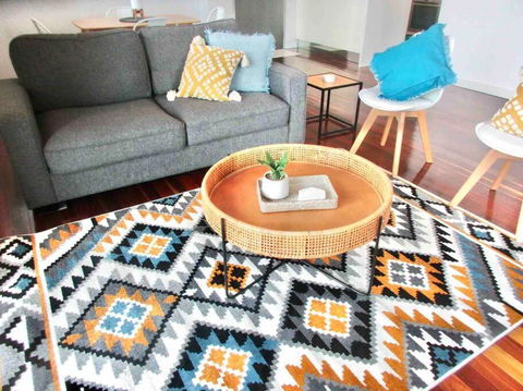 Aspendale Beach Escape -Walk To Mordialloc - Airlie Beach Holiday 1