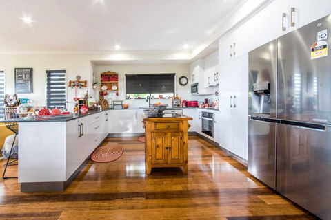 Austinmer - Cannonvale - Airlie Beach Holiday 0
