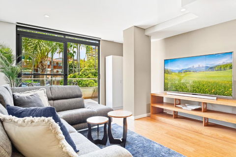 B208S - The Waverton Escape - Airlie Beach Holiday 1