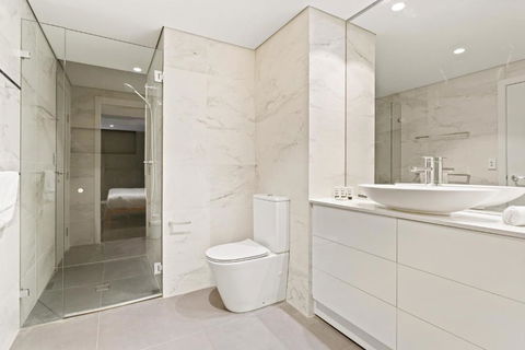 B208S - The Waverton Escape - Airlie Beach Holiday 4