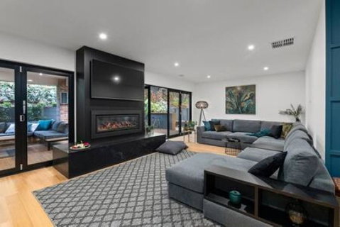 BADGER HOUSE - 4 Bed, 4 Bath, Stunning Entertainer Plus Fire - Airlie Beach Holiday 0