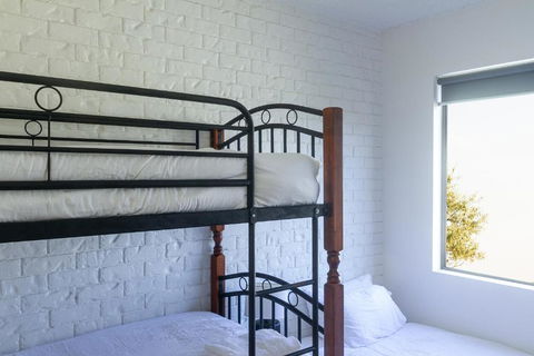 BAY PROPERTIES . Beach Street - Airlie Beach Holiday 4