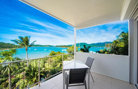 Baybliss Escape #4 - Adults Only - Airlie Beach Holiday 0