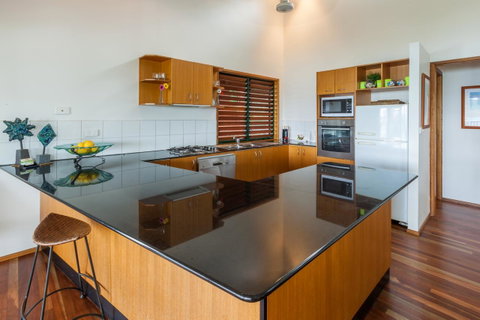 Casuarina Cove 18 - Airlie Beach Holiday 13