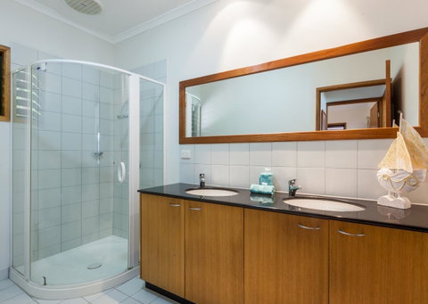 Casuarina Cove 18 - Airlie Beach Holiday 16