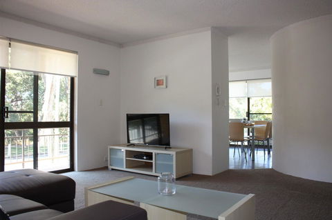 Close To Surf Beach, Surf Club, Hotel And Shops - Boyd St, Woorim - Airlie Beach Holiday 0