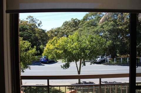 Close To Surf Beach, Surf Club, Hotel And Shops - Boyd St, Woorim - Airlie Beach Holiday 1