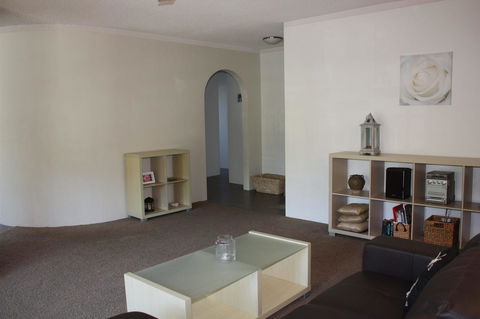Close To Surf Beach, Surf Club, Hotel And Shops - Boyd St, Woorim - Airlie Beach Holiday 3