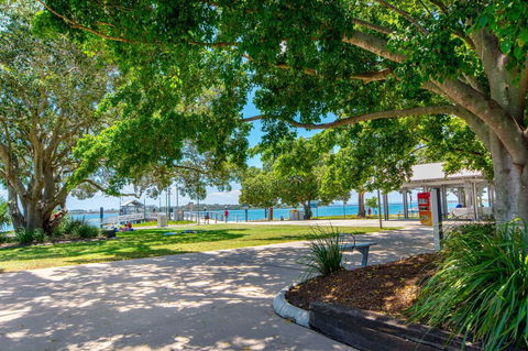First Floor Unit Close To Shops, Park And Waterfront! - Airlie Beach Holiday 13