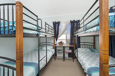First Floor Unit Close To Shops, Park And Waterfront! - Airlie Beach Holiday 4