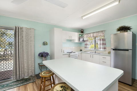 First Floor Unit Close To Shops, Park And Waterfront! - Airlie Beach Holiday 8