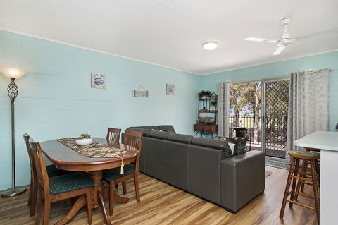 First Floor Unit Close To Shops, Park And Waterfront! - Airlie Beach Holiday 5