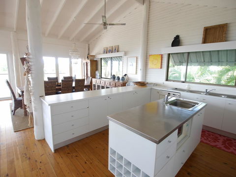 Annie's White House - Airlie Beach Holiday 10