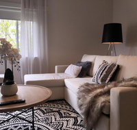 1 Bedroom Art Deco Apt With Study - Airlie Beach Holiday