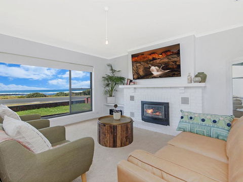 10 OCEAN DRIVE - Airlie Beach Holiday 0