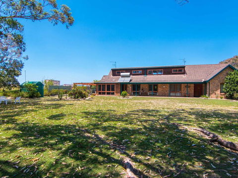 11 Bay Street - Waterfront Holiday - Airlie Beach Holiday 1