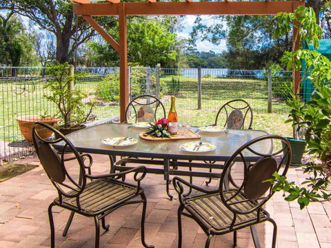 11 Bay Street - Waterfront Holiday - Airlie Beach Holiday 0