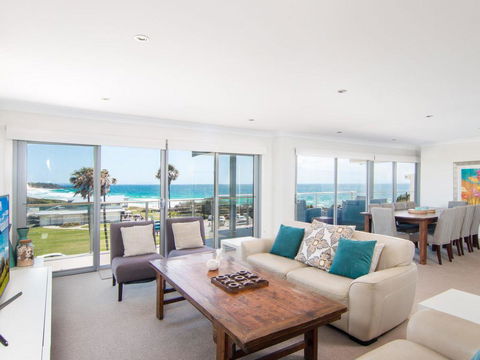 12 Cliff Road - Airlie Beach Holiday 0