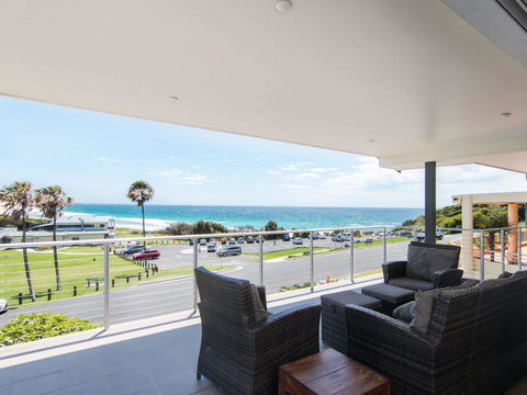12 Cliff Road - Airlie Beach Holiday 1