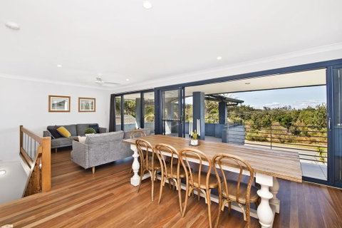 143 Matthew Flinders Drive, Port Macquarie - Airlie Beach Holiday 0