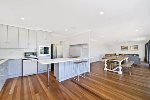 143 Matthew Flinders Drive, Port Macquarie - Airlie Beach Holiday 3